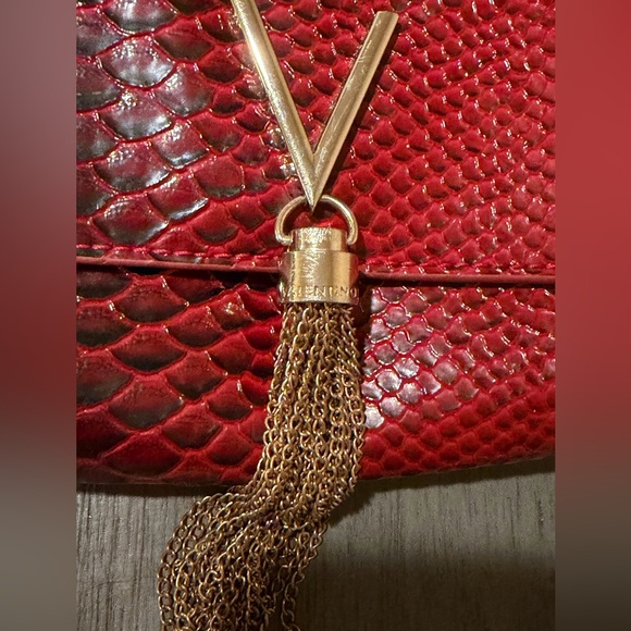 Valentino Bags Audrey red moc croc faux leather clutch bag gold-tone chain strap - Picture 4 of 10